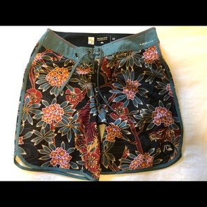 Men’s Quicksilver Board Shorts - 32